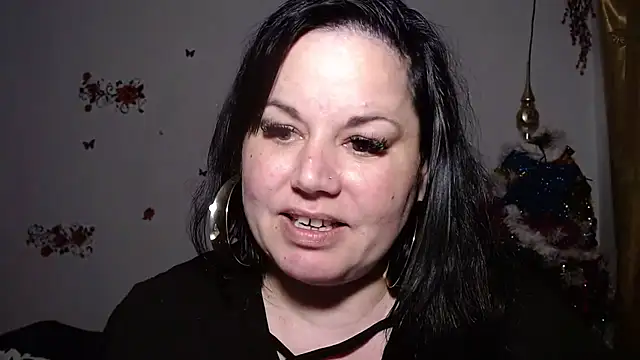 Snapshot of andreea2011 chatting on 10-06-25, 07:44 andreea2011 online show from 10-06-25, 07:44