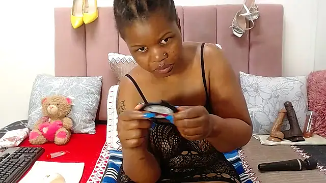 RoundaAssx22 online show from 11-24-25, 01:00