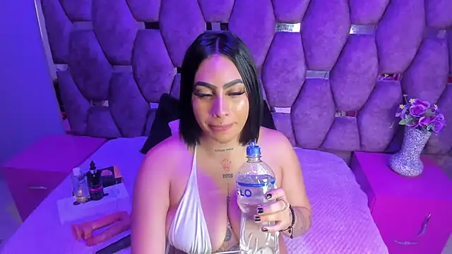 Snapshot of nikky_latin chatting on 09-25-25, 03:21 nikky latin online show from 09-25-25, 03:21