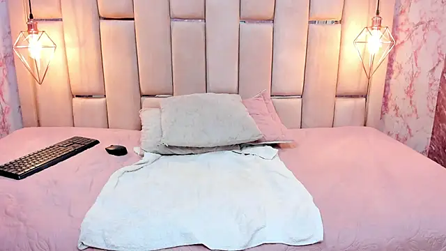 ALYANNA HOT  online show from 09-09-25, 12:05