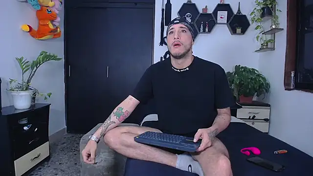 Snapshot of Borsalino_Adam chatting on 10-19-25, 06:08 Borsalino Adam online show from 10-19-25, 06:08