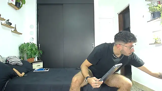 Borsalino Adam online show from 11-13-25, 08:08