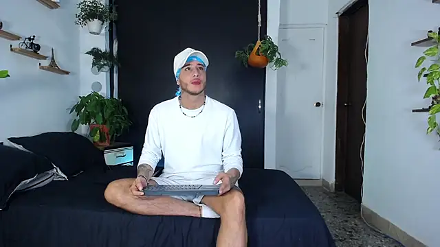 Borsalino Adam online show from 11-24-25, 07:02