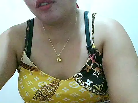 Snapshot of fresh_rosie chatting on 10-11-25, 08:18 fresh rosie online show from 10-11-25, 08:18