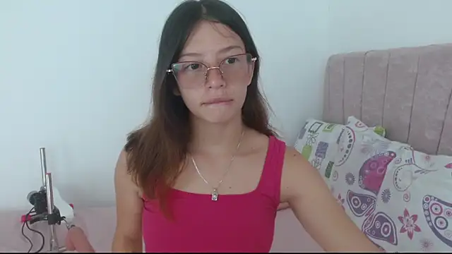 Snapshot of Tiiana chatting on 05-28-26, 04:04 Tiiana online show from 05-28-26, 04:04