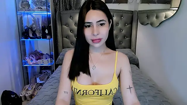 Snapshot of Claudia_empress chatting on 10-13-25, 08:20 Claudia empress online show from 10-13-25, 08:20