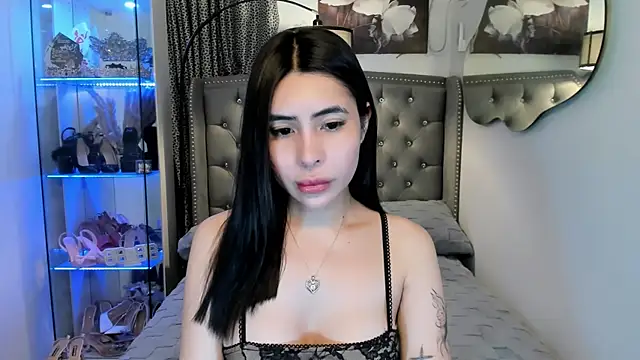 Snapshot of Claudia_empress chatting on 10-16-25, 10:05 Claudia empress online show from 10-16-25, 10:05