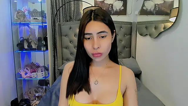 Snapshot of Claudia_empress chatting on 10-20-25, 08:20 Claudia empress online show from 10-20-25, 08:20