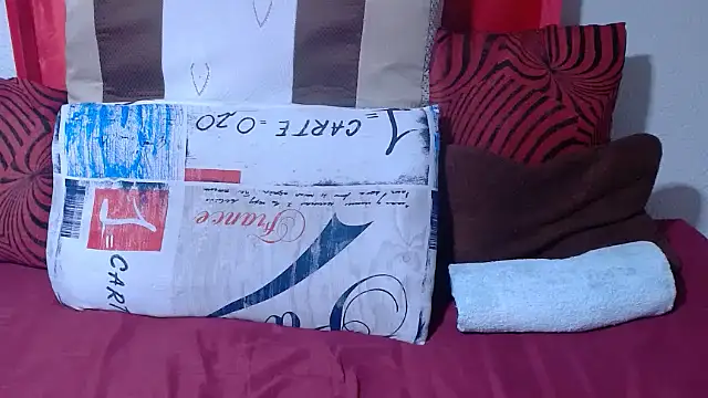 QueenRomaxx1 online show from 03-12-26, 04:46