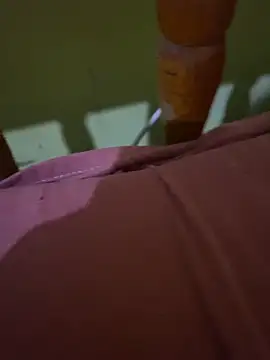 Snapshot of nimaboy21 chatting on 10-23-25, 04:50 nimaboy21 online show from 10-23-25, 04:50