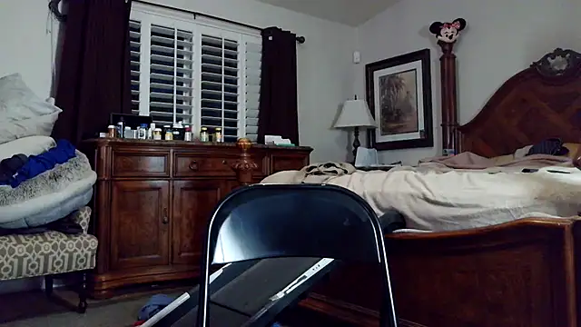 DERTYLAY online show from 04-27-26, 03:59