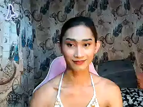 Snapshot of youarea_dreamer chatting on 12-18-25, 04:02 youarea dreamer online show from 12-18-25, 04:02