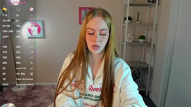 Snapshot of Roxy_Sunnny chatting on 10-13-25, 09:20 Roxy Sunnny online show from 10-13-25, 09:20