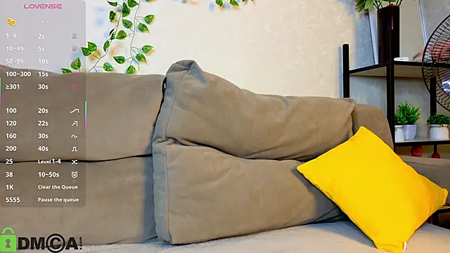 Snapshot of Roxy_Sunnny chatting on 10-31-25, 09:32 Roxy Sunnny online show from 10-31-25, 09:32