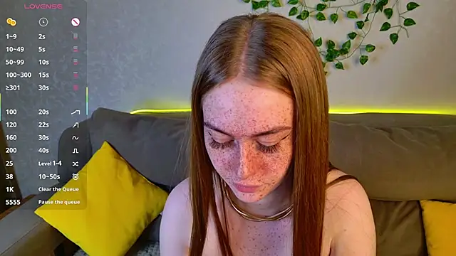 Snapshot of Roxy_Sunnny chatting on 11-28-25, 09:23 Roxy Sunnny online show from 11-28-25, 09:23