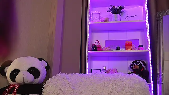 Snapshot of GiaBlu chatting on 10-20-25, 08:42 GiaBlu online show from 10-20-25, 08:42