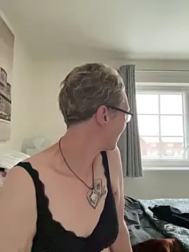 Curvy-Jinx online show from 11-19-25, 09:42