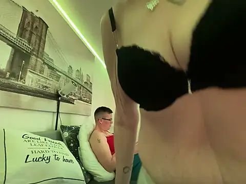 Curvy-Jinx online show from 04-04-26, 07:22