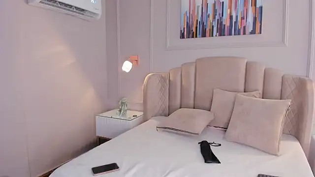 Snapshot of mia_kisses2 chatting on 10-18-25, 04:04 mia kisses2 online show from 10-18-25, 04:04