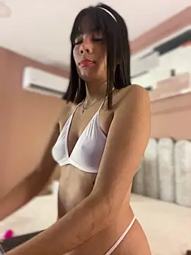 Snapshot of mia_kisses2 chatting on 10-22-25, 03:40 mia kisses2 online show from 10-22-25, 03:40