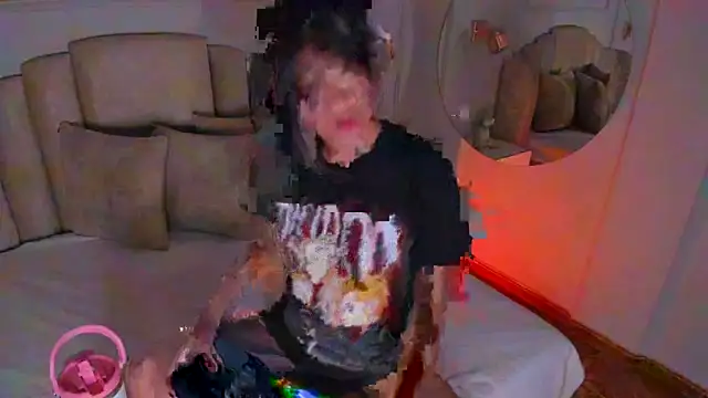 Snapshot of mia_kisses2 chatting on 10-26-25, 03:23 mia kisses2 online show from 10-26-25, 03:23