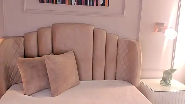 Snapshot of mia_kisses2 chatting on 11-27-25, 02:13 mia kisses2 online show from 11-27-25, 02:13