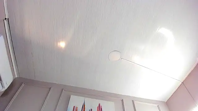 Snapshot of mia_kisses2 chatting on 12-16-25, 04:17 mia kisses2 online show from 12-16-25, 04:17