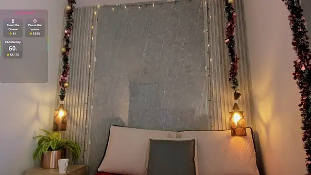 Snapshot of Emili__hot chatting on 12-14-25, 12:32 Emili hot online show from 12-14-25, 12:32