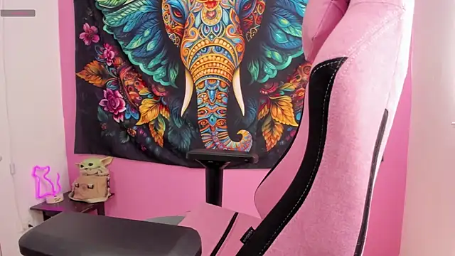 Snapshot of Alice_VIP chatting on 10-07-25, 04:04 Alice VIP online show from 10-07-25, 04:04