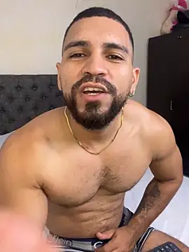 Snapshot of vincentjaxon chatting on 10-02-25, 12:34 vincentjaxon online show from 10-02-25, 12:34