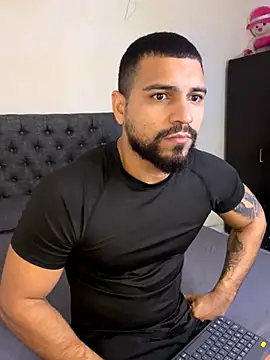 Snapshot of vincentjaxon chatting on 10-11-25, 11:31 vincentjaxon online show from 10-11-25, 11:31