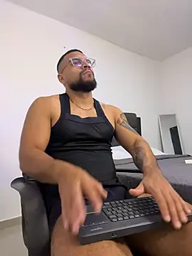 Snapshot of vincentjaxon chatting on 10-21-25, 12:39 vincentjaxon online show from 10-21-25, 12:39