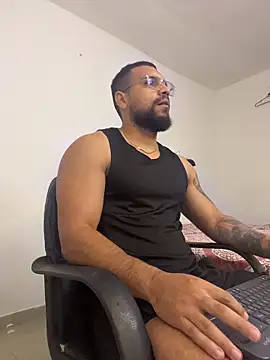 Snapshot of vincentjaxon chatting on 10-29-25, 11:01 vincentjaxon online show from 10-29-25, 11:01