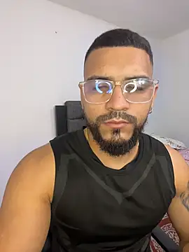 Snapshot of vincentjaxon chatting on 11-08-25, 12:27 vincentjaxon online show from 11-08-25, 12:27