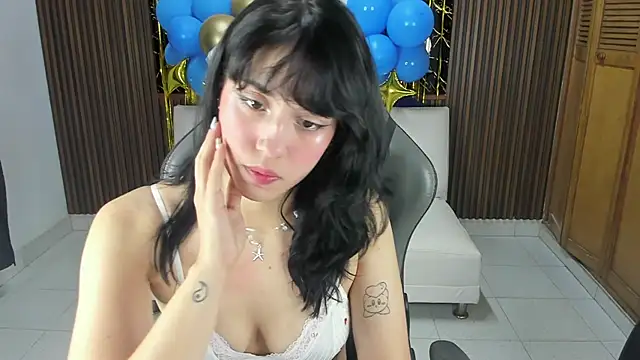 Snapshot of Anna17_ chatting on 10-20-25, 10:59 Anna17  online show from 10-20-25, 10:59