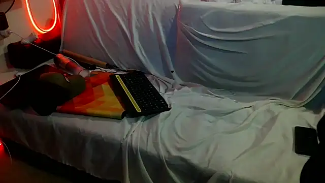 Luv2SuckBWC92 online show from 10-25-25, 05:15