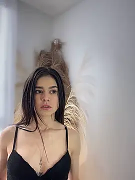 Snapshot of Sofi_Leal chatting on 10-04-25, 12:36 Sofi Leal online show from 10-04-25, 12:36