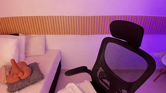 OliviaSweett online show from 11-15-25, 12:30