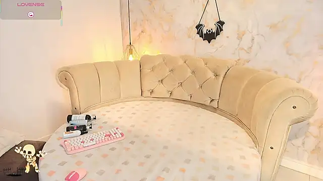 Snapshot of nathaliamiller chatting on 10-31-25, 04:19 nathaliamiller online show from 10-31-25, 04:19