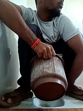 Snapshot of monubigcoock chatting on 11-17-25, 09:59 monubigcoock online show from 11-17-25, 09:59