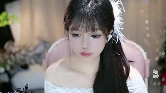 Snapshot of Fortune2Me chatting on 09-13-25, 04:56 Fortune2Me online show from 09-13-25, 04:56