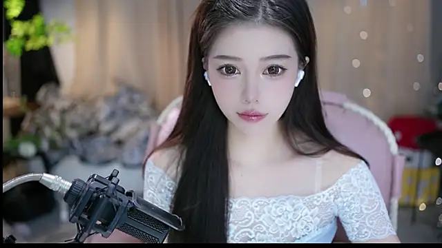 Snapshot of Fortune2Me chatting on 09-21-25, 05:09 Fortune2Me online show from 09-21-25, 05:09