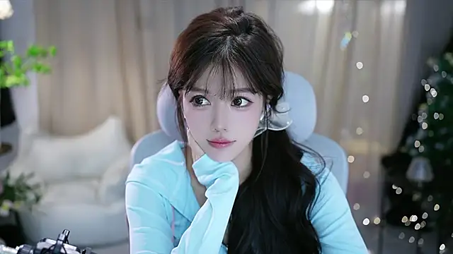 Snapshot of Fortune2Me chatting on 10-24-25, 05:37 Fortune2Me online show from 10-24-25, 05:37