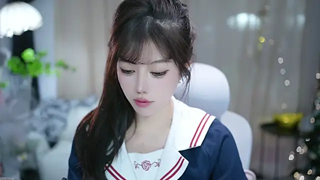 Snapshot of Fortune2Me chatting on 11-19-25, 05:40 Fortune2Me online show from 11-19-25, 05:40