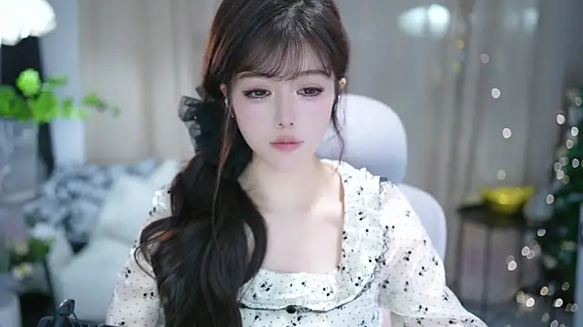 Snapshot of Fortune2Me chatting on 11-21-25, 06:01 Fortune2Me online show from 11-21-25, 06:01