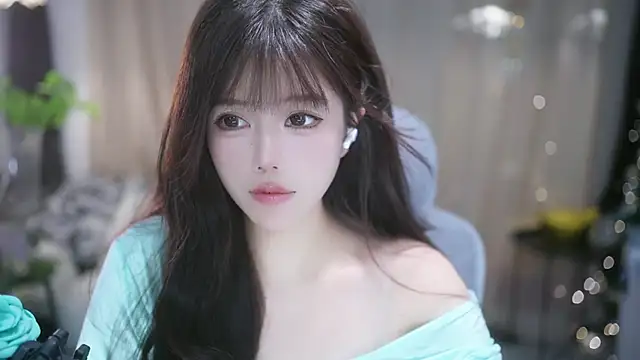 Snapshot of Fortune2Me chatting on 11-28-25, 05:43 Fortune2Me online show from 11-28-25, 05:43