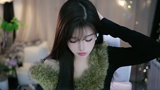 Snapshot of Fortune2Me chatting on 12-04-25, 05:50 Fortune2Me online show from 12-04-25, 05:50