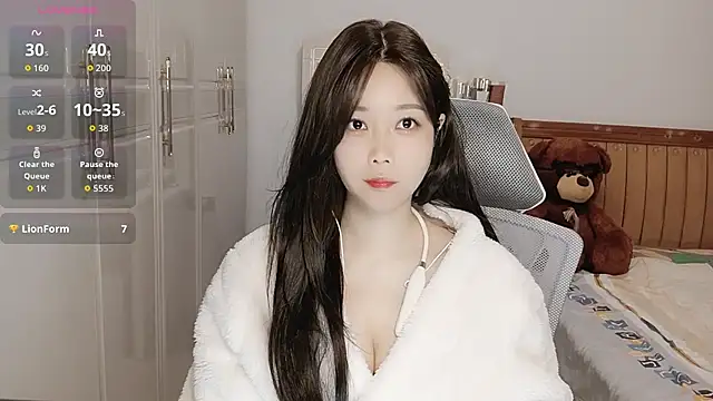 Snapshot of Xiaotantan-99 chatting on 10-24-25, 07:43 Xiaotantan-99 online show from 10-24-25, 07:43