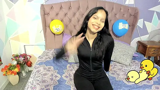 Snapshot of CloeyGraweing chatting on 11-10-25, 06:29 CloeyGraweing online show from 11-10-25, 06:29