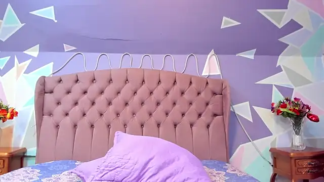 Snapshot of CloeyGraweing chatting on 12-20-25, 01:40 CloeyGraweing online show from 12-20-25, 01:40